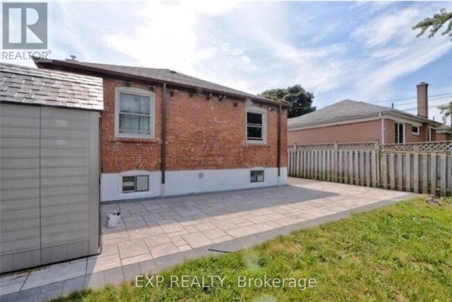964 Danforth Rd