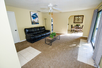 913 Sumter St, Unit 102 - Not Furnished in Leesburg, FL - Foto de edificio - Building Photo