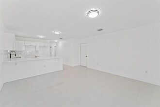 1556 NW 68th Terrace in Miami, FL - Building Photo - Building Photo