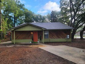 7911 Deborah Dr in Pensacola, FL - Building Photo