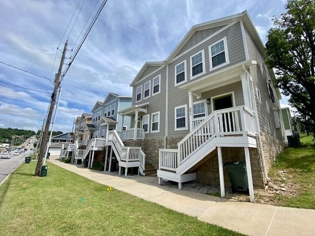 property at 863 W North St