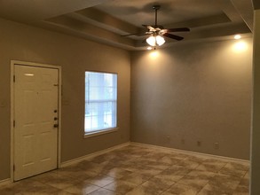 710 Alta Vista Dr-Unit -113 in Laredo, TX - Building Photo - Building Photo