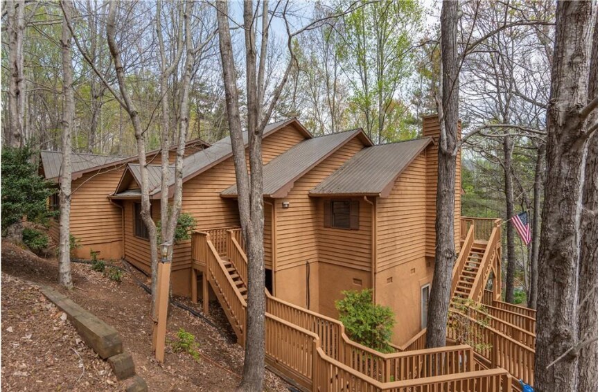 115 Bent Creek Blvd in Lake Lure, NC - Building Photo