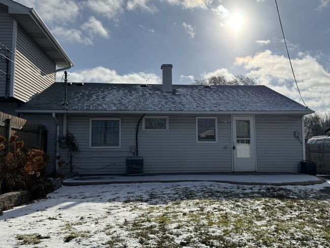 9060 S Main St in Hometown, IL - Building Photo - Building Photo