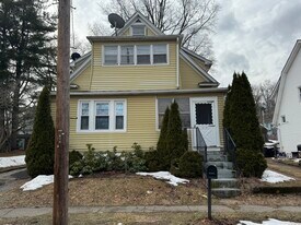 138 Hemlock St, Unit 2 in West Haven, CT - Building Photo