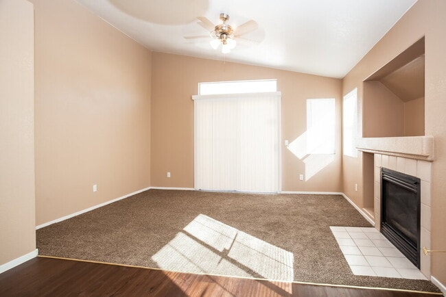 7260 Golden Star Ave in Las Vegas, NV - Building Photo - Building Photo