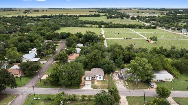 1216 Jones St in Taylor, TX - Building Photo - Building Photo