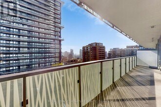 50A Charles St E in Toronto, ON - Building Photo - Building Photo