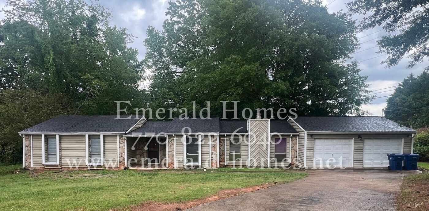 484 Johnson Rd in Lawrenceville, GA - Building Photo