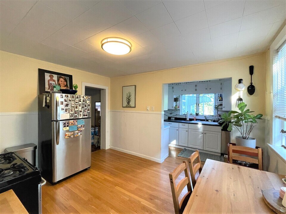 95 Bartlett St, Unit 1 in Somerville, MA - Building Photo