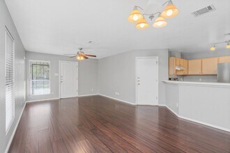 7228 Aldea Dr-Unit -7228 Aldea Drive, Unit B in Austin, TX - Foto de edificio - Building Photo