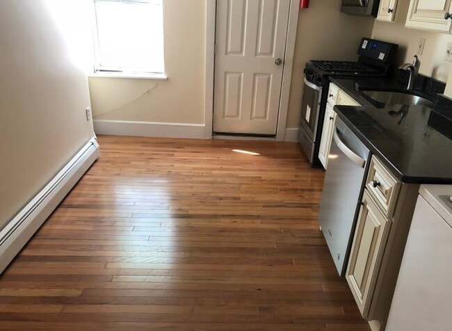 883 Harrison Ave, Unit 3 in Boston, MA - Building Photo - Building Photo