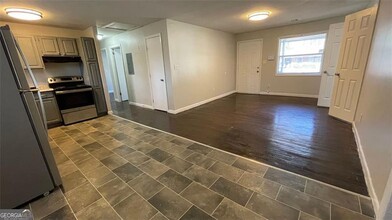 185 Oak Dr SE in Atlanta, GA - Building Photo - Building Photo