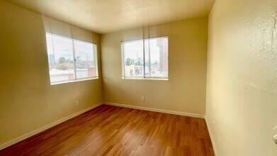 2343 Market St in Oakland, CA - Foto de edificio - Building Photo