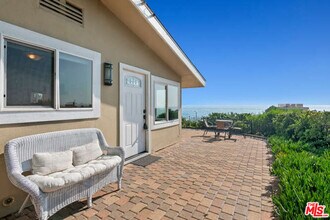 22609 Pacific Coast Hwy-Unit -B in Malibu, CA - Building Photo - Building Photo