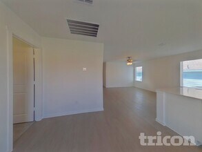 10704 Dusty Rnch Rd in Fort Worth, TX - Foto de edificio - Building Photo