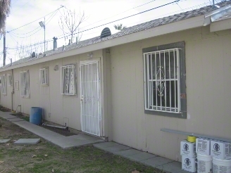 105 Hughes Ave in Bakersfield, CA - Foto de edificio