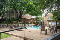 The Oaks of Lakewood in Dallas, TX - Building Photo - Building Photo