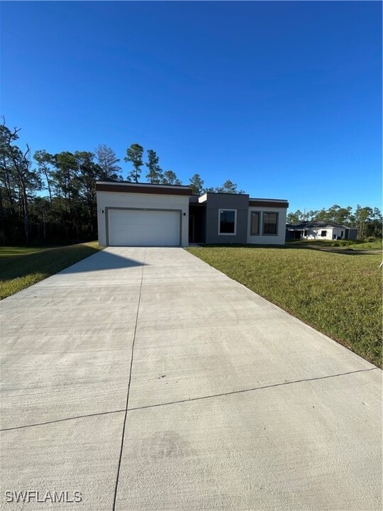 132 Viewpoint Dr in Lehigh Acres, FL - Building Photo