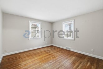 18 St James St in West Hartford, CT - Foto de edificio - Building Photo