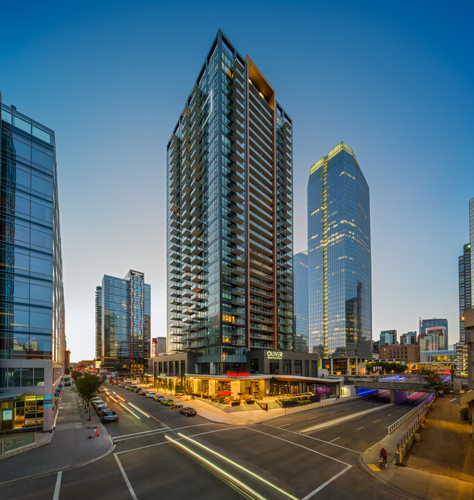 Oliver East in Calgary, AB - Foto de edificio