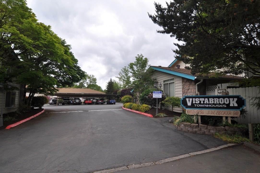 Vistabrook Townhomes in Portland, OR - Building Photo