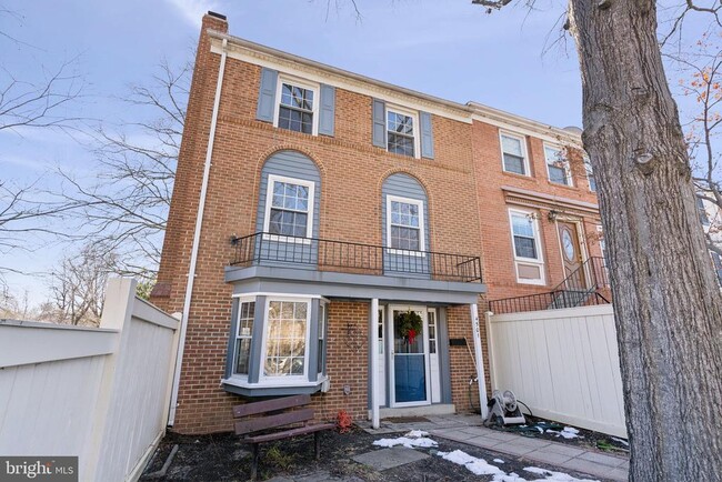 4501 Squiredale Square in Alexandria, VA - Building Photo - Building Photo