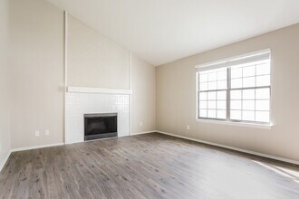 17497 E Grand Dr in Aurora, CO - Foto de edificio - Building Photo