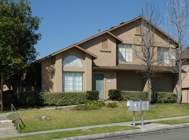 2361 Maryhelen St in Corona, CA - Building Photo - Building Photo