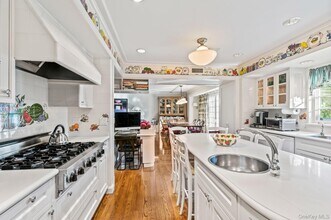 26 Glenwood Rd in Roslyn, NY - Building Photo - Building Photo