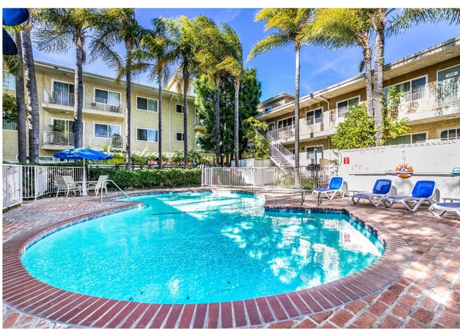 property at 5434 Zelzah Ave
