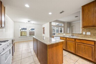 15410 Redbud Dale Ct in Cypress, TX - Foto de edificio - Building Photo