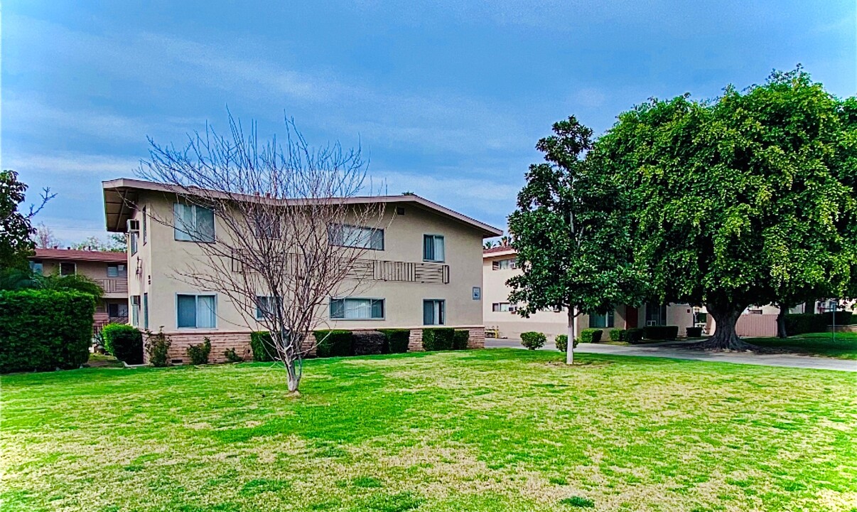 Magnolia Arms in Riverside, CA - Building Photo