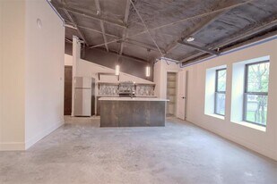 301 W Main St in Midlothian, TX - Building Photo