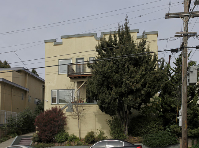 287-295 Hanover Ave in Oakland, CA - Foto de edificio - Building Photo