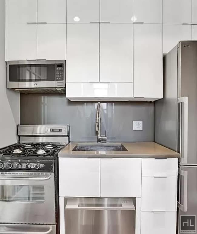 East 1st Street, Unit 2R in New York, NY - Foto de edificio - Building Photo