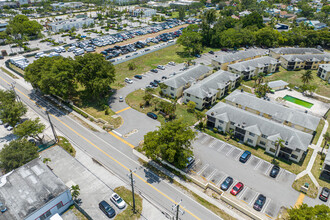 Linton Ridge Condominiums in Delray Beach, FL - Building Photo - Building Photo