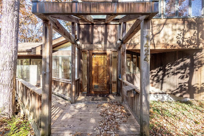 property at 1424 Bradford Dr