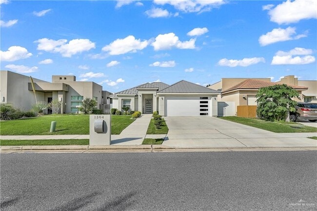 37 Providence Ave in McAllen, TX - Building Photo - Building Photo