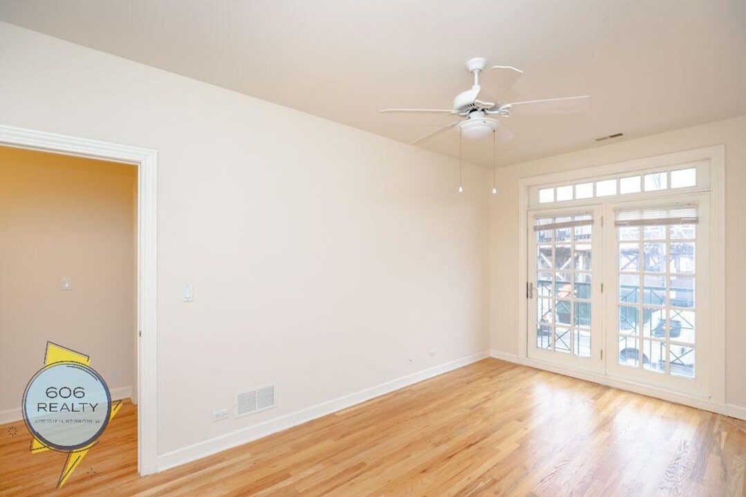 3347 N Clark St, Unit 1NW in Chicago, IL - Building Photo