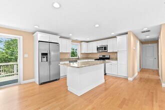 10 Lincoln Rd in Woburn, MA - Building Photo - Building Photo