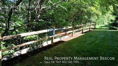 14 Apple Blossom Dr in Lebanon, NH - Building Photo - Building Photo