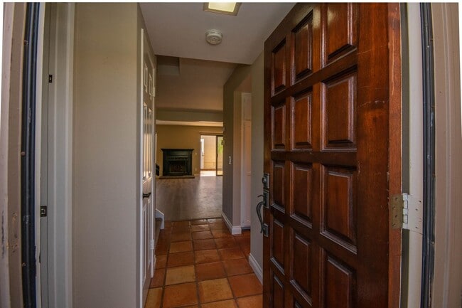 6867 Alderwood Dr in Carlsbad, CA - Building Photo - Building Photo