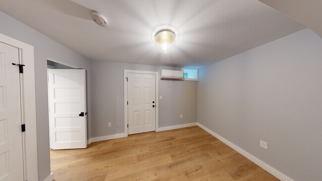 81 Toxteth St, Unit 1 in Brookline, MA - Building Photo - Building Photo