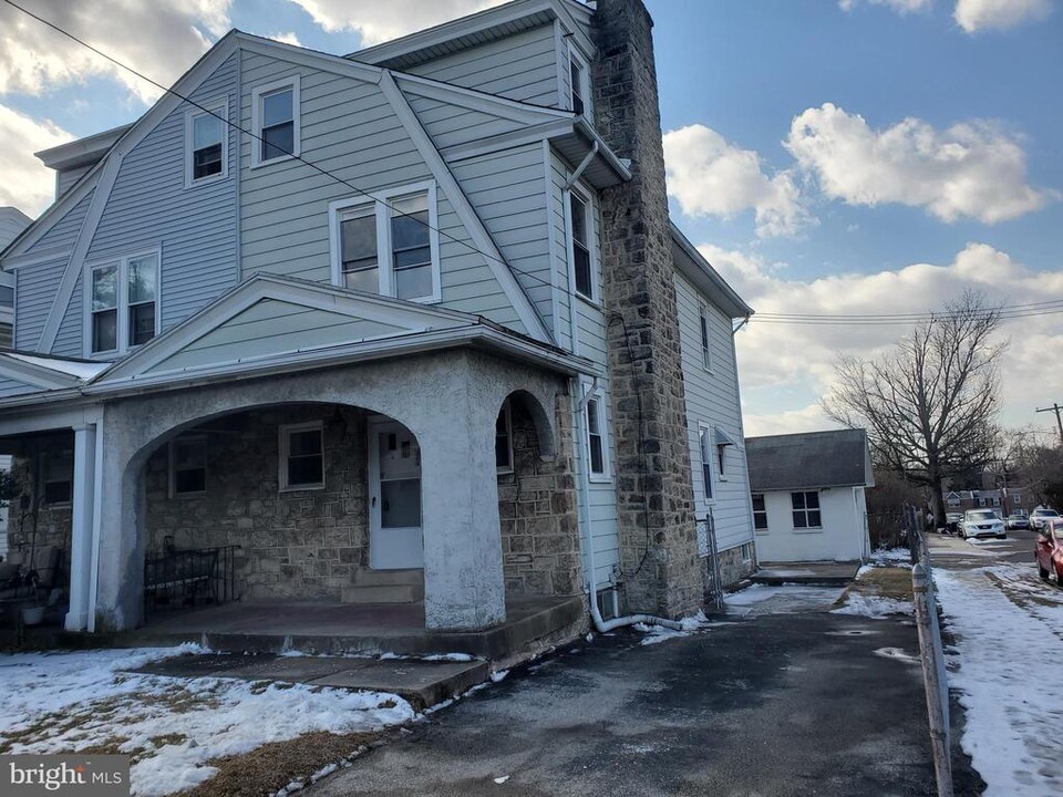 238 Burmont Rd in Drexel Hill, PA - Building Photo