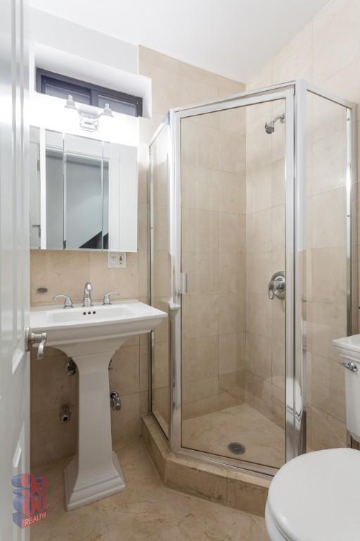 40 Avenue B in New York, NY - Foto de edificio - Building Photo