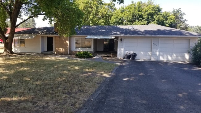 property at 2820 S Glenrose Rd