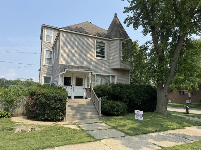 property at 116 E Quincy St
