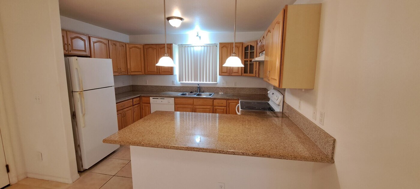 651 Ponahawai St in Hilo, HI - Building Photo