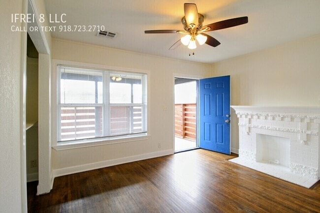 property at 2865 E Admiral Pl